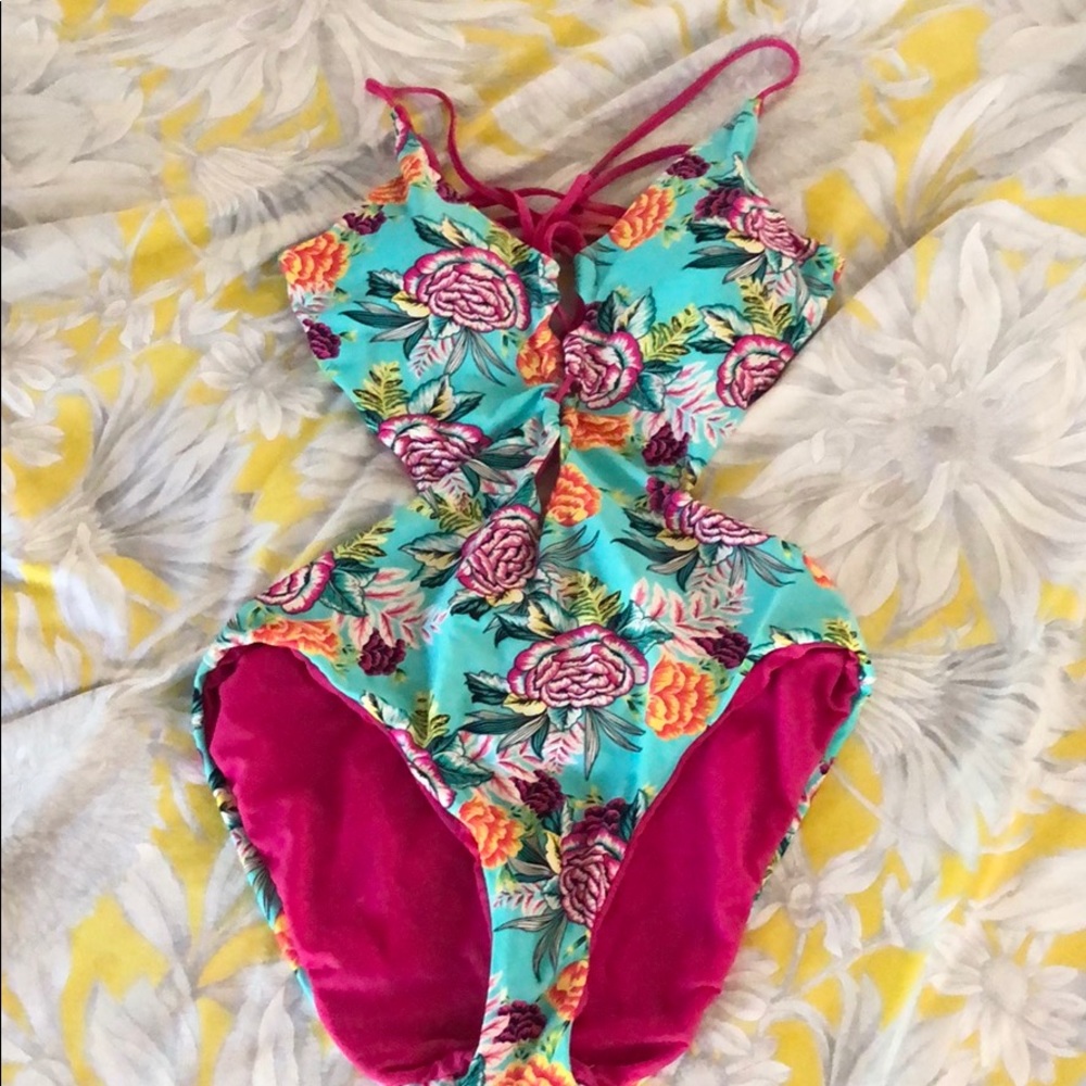 Swimsuit size M or L